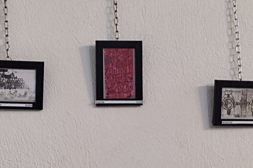 O πρόσφυγας Ilias Azouagh αφηγείται τις ιστορίες του σε... πακέτα τσιγάρων