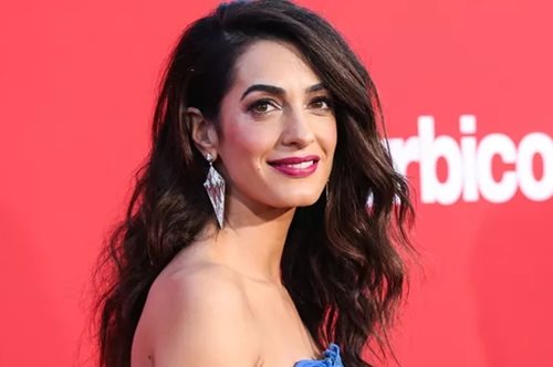 Aμάλ Κλούνει: Εντυπωσιακή η αλλαγή στο πρόσωπό της - Τα σχόλια των θαυμαστών