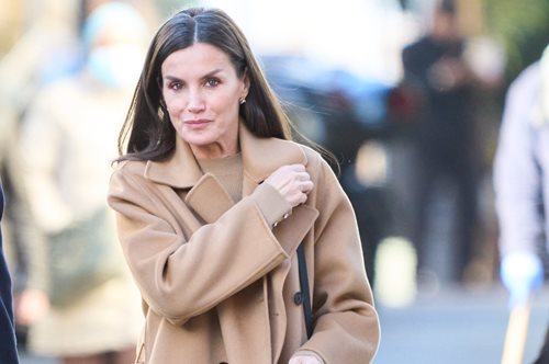 Η βασίλισσα Letizia φόρεσε παλτό Mango με απόλυτη κομψότητα