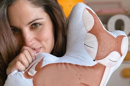 Η Μαίρη Συνατσάκη φοράει ασορτί χρώματα με την κόρη της, Ολίβια, και 