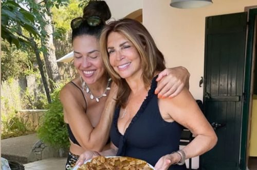 Μιμή Ντενίση: Δείχνει στη Ναταλία Δραγούμη πως φτιάχνουν tarte tatin