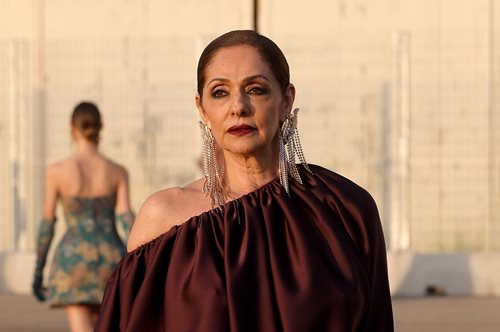 Η Βίκυ Κουλιανού εντυπωσιάζει με το απόλυτο crochet φόρεμα για τη θάλασσα