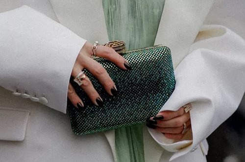 Ξέχασε τα αμυγδαλωτά νύχια: Αυτό είναι το σχήμα που θα κυριαρχήσει το 2024