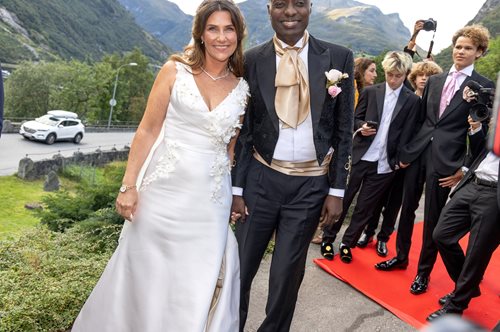 Η πριγκίπισσα Μάρθα Λουίζ της Νορβηγίας παντρεύτηκε τον σαμάνο αγαπημένο της