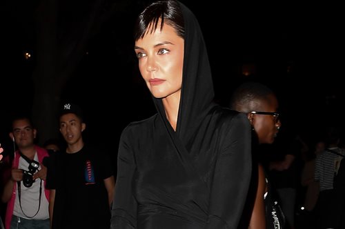 Kέιτι Χολμς: Μυστηριώδης στο fashion show του Tom Ford