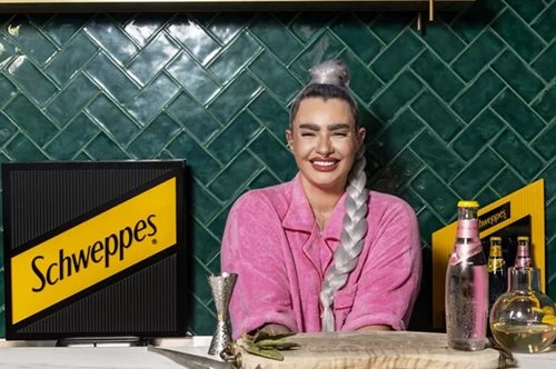 Born Social: Η Μαίρη Ταλαιπώρου ξέρει πώς θα φέρεις το καλοκαίρι στο ποτήρι σου