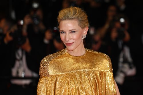 Φεστιβάλ Καννών 2024: Η υπέροχη Κέιτ Μπλάνσετ με ολόχρυσο φόρεμα του οίκου Louis Vuitton