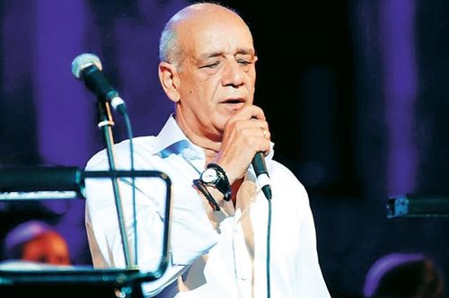 Δημήτρης Μητροπάνος: Γνώρισε τον εξόριστο πατέρα του όταν ήταν 29 χρόνων. Οι αποβολές από τα σχολεία και η πατρική σχέση με τον Ζαμπέτα