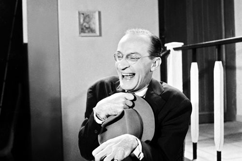 Ντίνος Ηλιόπουλος: Η άγνωστη ζωή του μεγάλου αστέρα του ελληνικού κινηματογράφου