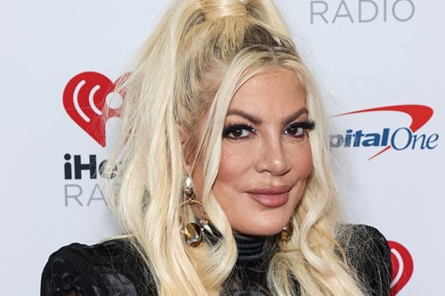 Τόρι Σπέλινγκ: Ζει σε τροχόσπιτο μαζί με τα 5 παιδιά της μετά το διαζύγιο