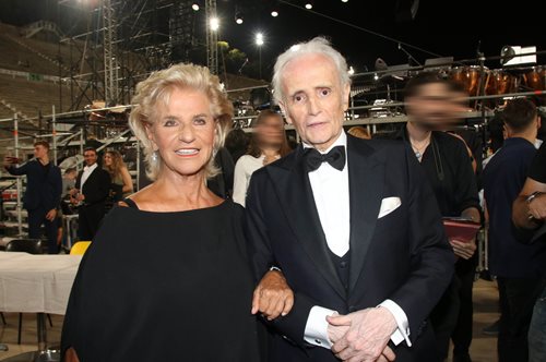 Αγνή Μπάλτσα: Η θρυλική σοπράνο με total black σύνολο και Chanel bag