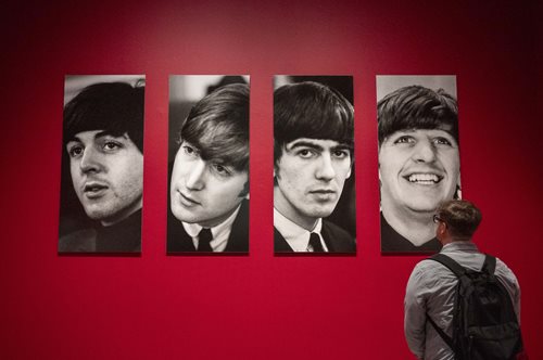 Show Biz 2023: Όλα όσα έγιναν σε μια φρενήρη χρονιά- από το νέο τραγούδι των Beatles, την απεργία των σεναριογράφων ως τα καινούργια μωρά