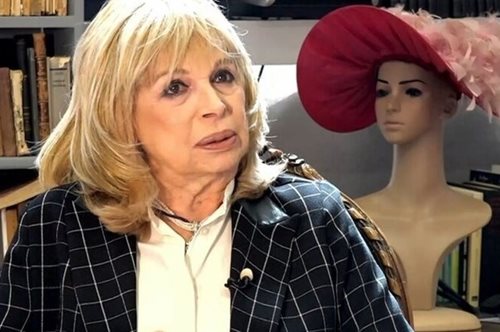 Η Άννα Φόνσου  φοράει την τάση της σεζόν