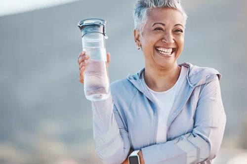 7 τρόποι για να λεπτύνεις τη μέση σου μετά τα 50