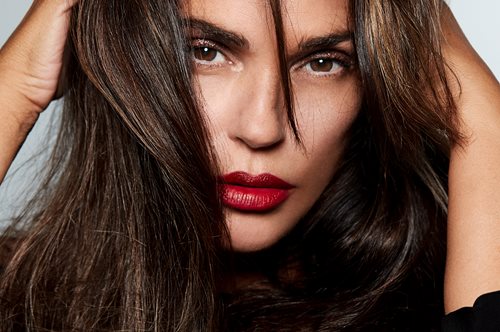 Σήλια Κριθαριώτη: Η συνέντευξη της Ελληνίδας σχεδιάστριας σε βρετανικό περιοδικό με αφορμή το Πλατινένιο Ιωβηλαίο της βασίλισσας Ελισάβετ