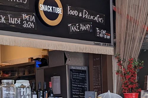 Snack Tube: Η Δημοτική αγορά της Καλλιθέας έχει ένα νέο φανταστικό street-food στέκι