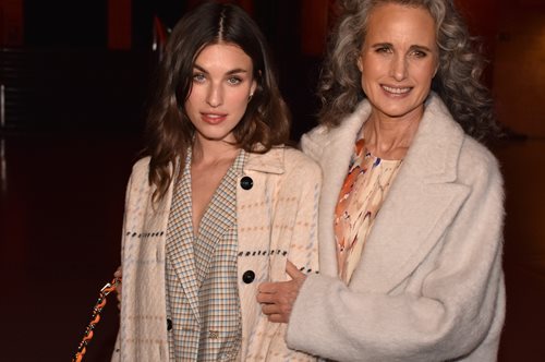 Η 64χρονη Άντι ΜακΝτάουελ και η 32χρονη κόρη της Ρέινι Κουάλεϊ δίνουν μαθήματα στυλ