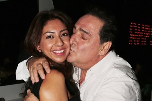 Ειρήνη Κεσογλίδου: Συγκινημένη στην παρουσίαση της βιογραφίας του πατέρα της, Βασίλη Καρρά