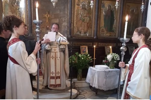 Ιερέας στην Πλάκα τέθηκε σε αργία γιατί έκανε 