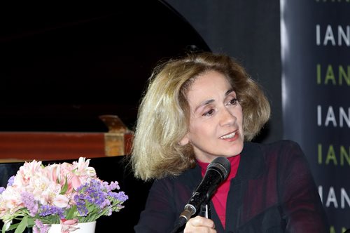 Μανίνα Ζουμπουλάκη: 