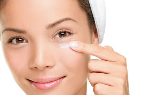 Αυτή είναι η καλύτερη κρέμα ματιών κατά των σημαδιών γήρανσης