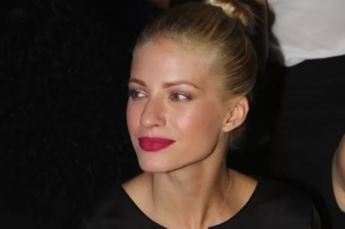 Σε κοσμικό πάρτι η Ευαγγελία Αραβανή που βρίσκεται σε προχωρημένη εγκυμοσύνη - Μαζί με τον σύντροφό της