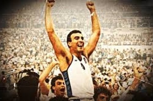 Όταν ο Νίκος Γκάλης έκανε όλη την Ελλάδα να πίνει ΑΓΝΟ