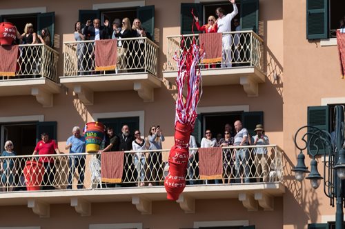 10 ασυνήθιστες πασχαλινές παραδόσεις από όλο τον κόσμο