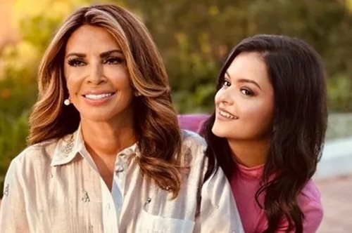 Μιμή Ντενίση- Μαριτίνα: Με άψογο ανδρόγυνο look μαμά και κόρη σε πρεμιέρα