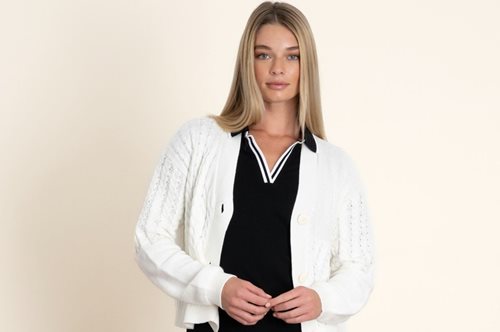 #SeasonFavorites: Η πλεκτή ζακέτα που θα σε κρατήσει κομψή και cozy τον χειμώνα