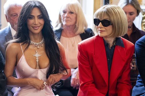 Η Άννα Γουίντουρ άλλαξε θέση για να μην είναι δίπλα στην Κιμ Καρντάσιαν