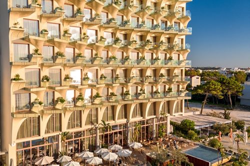 To νέο πεντάστερο ξενοδοχείο Epidamn White Sensation στην Αλβανία έχει και ελληνική υπογραφή