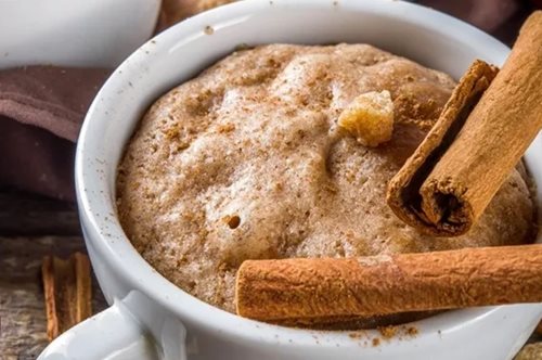 Η πιο εύκολη μηλόπιτα μέσα σε κούπα, έτοιμη σε μόλις 5 λεπτά