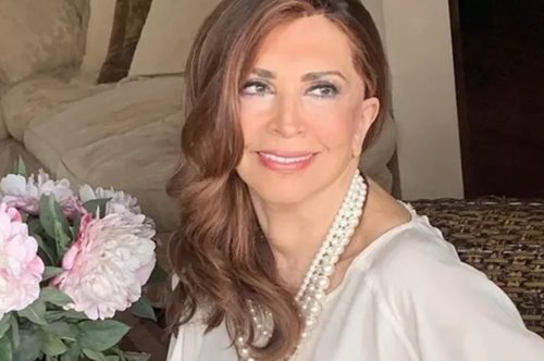 Μιμή Ντενίση: Φοράει τη μεγάλη τάση στα καλσόν