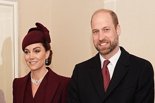 Αν και κάπως θλιμμένη παραμένει υπέροχη: Η νέα σπάνια εμφάνιση της Κέιτ Μίντλετον