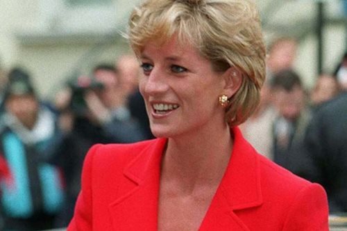 Lady Dior: Ο γαλλικός οίκος επαναλανσάρει την αγαπημένη τσάντα της πριγκίπισσας Νταιάνα