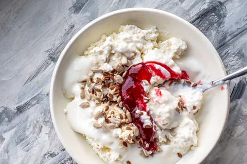 Τυρί κότατζ, γιαούρτι ή ανθότυρο για τη δίαιτα; Κάνουμε crash test