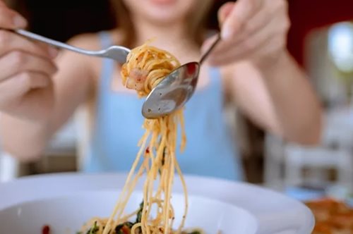 Παχαίνουν τα ζυμαρικά; Πώς να τα καταναλώνω σωστά και μερικές light συνταγές