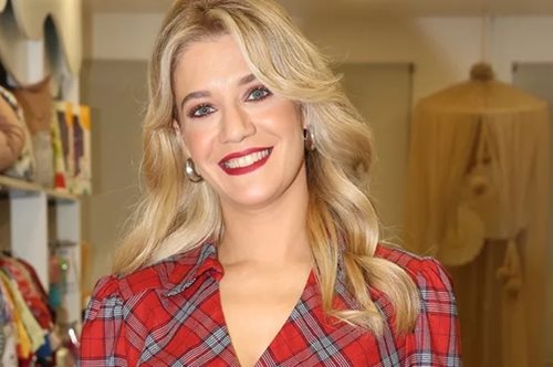 Τζένη Θεωνά: Μας συστήνει την αδελφή της και είναι ολόιδιες