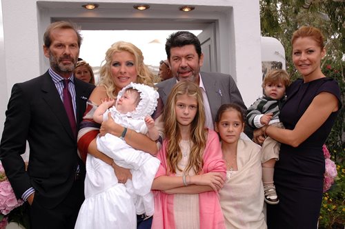 Flashback: Η Τζένη Μπαλατσινού νονά στην βάφτιση της κόρης της Ελένης Μενεγάκη