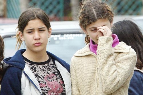 Τραγωδία στα Τέμπη το 2003: Πριν από 20 χρόνια, 21 μαθητές έχασαν τραγικά τη ζωή τους – η σύγκρουση που πάγωσε το χρόνο