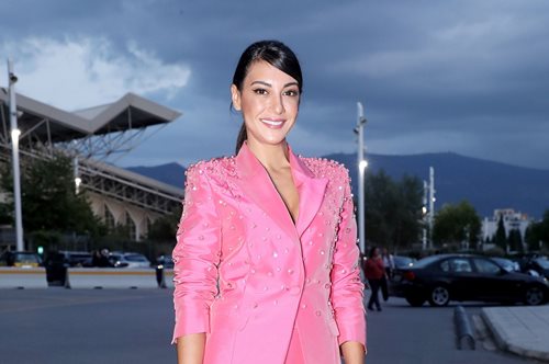 Η Ευγενία Σαμαρά φωτογραφίζεται στο πιο μαγικό και χιονισμένο τοπίο