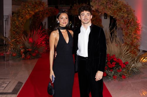 Alexandra Saint Mleux: Η καλλονή που έχει κλέψει την καρδιά του οδηγού της F1 Charles Leclerc