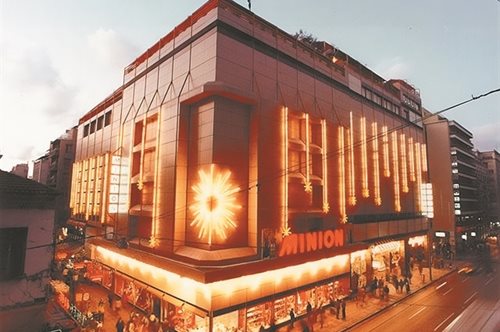 Μινιόν: Το θρυλικό πολυκατάστημα των χριστουγεννιάτικων αναμνήσεων μας, ανοίγει ξανά μετά από 27 χρόνια ερήμωσης