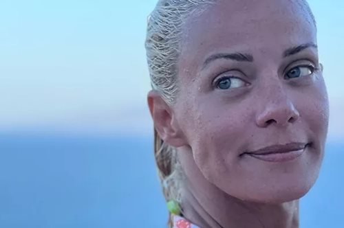 Η Ζέτα Μακρυπούλια είναι ο ορισμός του καλοκαιριού: Ποζάρει με βρεγμένα μαλλιά και μαγιό υπενθυμίζοντάς μας μία μεγάλη αλήθεια