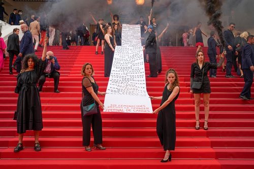 Διαμαρτυρία για τις γυναικοκτονίες στο Φεστιβάλ Καννών