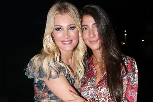 Χριστιάνα Μπέτα: Η κόρη της Νατάσας Θεοδωρίδου φόρεσε το αγαπημένο κολιέ των διασήμων