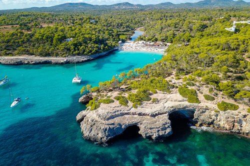 Σε αυτό το νησί οι κάτοικοι κατάφεραν να κρατήσουν τους τουρίστες μακριά από τις παραλίες τους