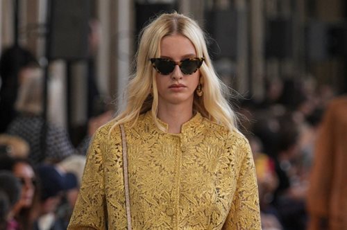 Vanilla Chai: Το χρώμα μαλλιών που υιοθετούν όλες οι ξανθές γυναίκες φέτος