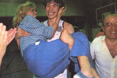 Όταν ο Παναγιώτης Φασούλας πήρε στην αγκαλιά του την Μελίνα Μερκούρη και έκλαιγαν από συγκίνηση